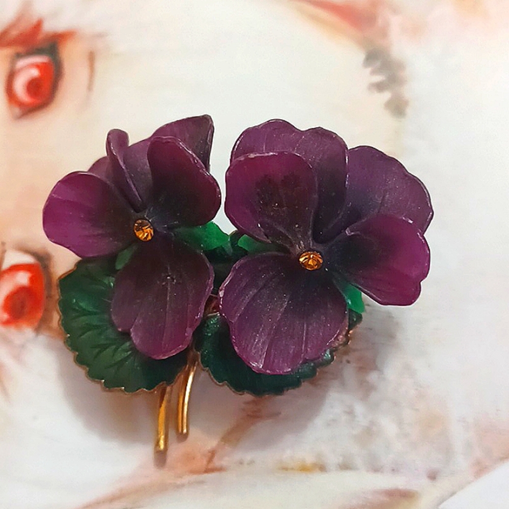 Vintage violet brooch